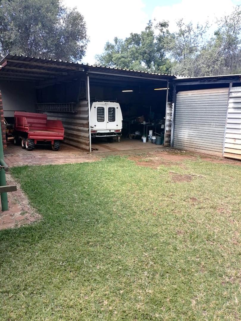 6 Bedroom Property for Sale in Mamogaleskraal North West